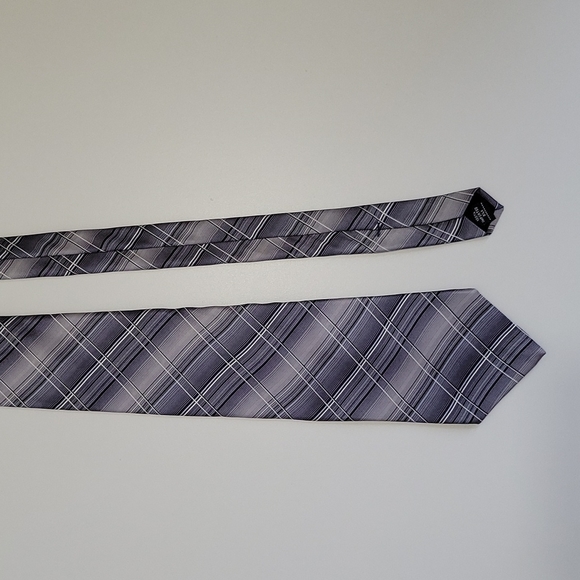 Stripe Tie - Picture 2 of 4